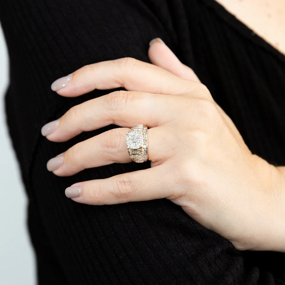 9ct Yellow Gold 2 Carat Diamond Ring set with 53 Brilliant and 44 Taperd Diamonds - Image 2