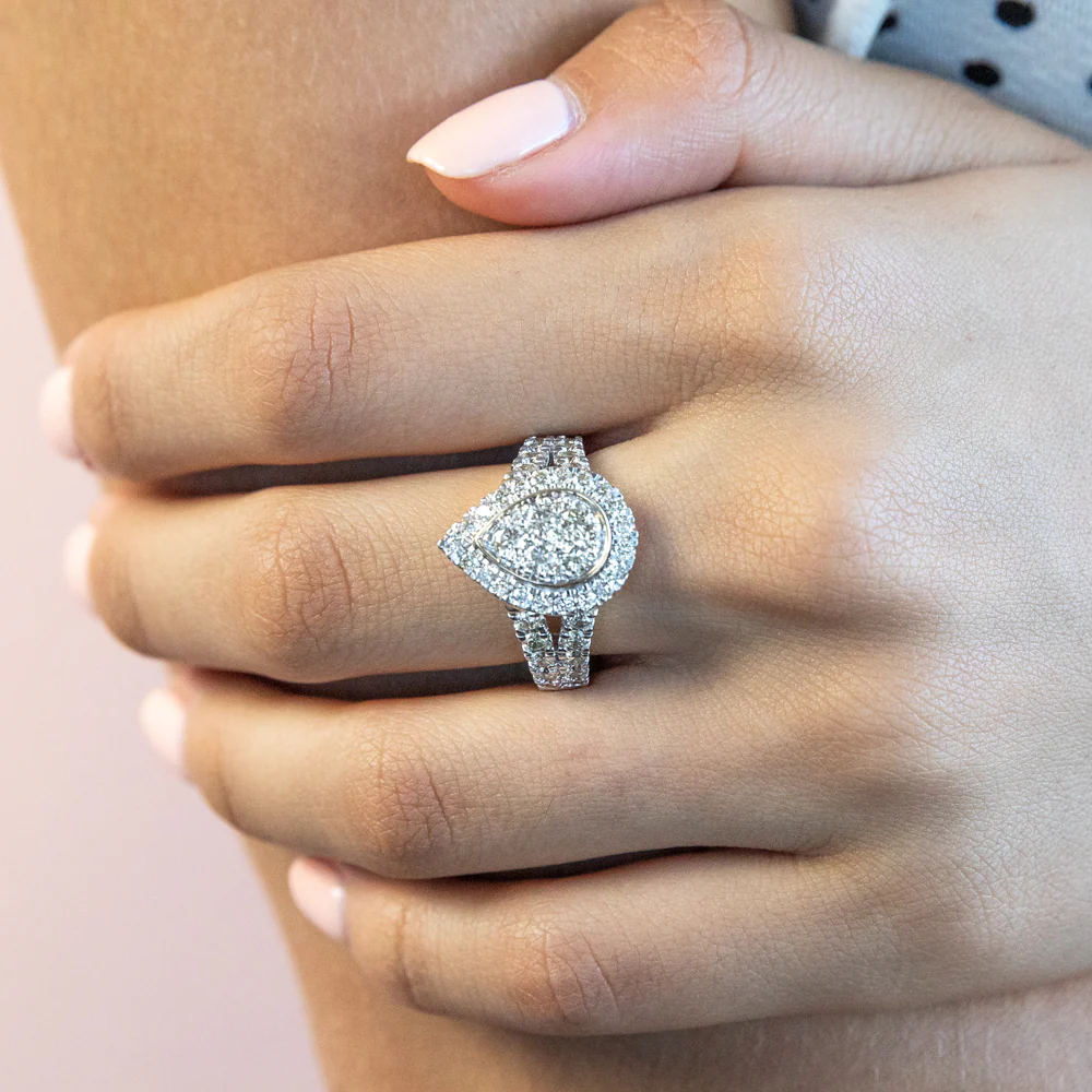 9ct Yellow Gold 2 Carat Diamond Ring with Brilliant Cut Diamonds - Image 4