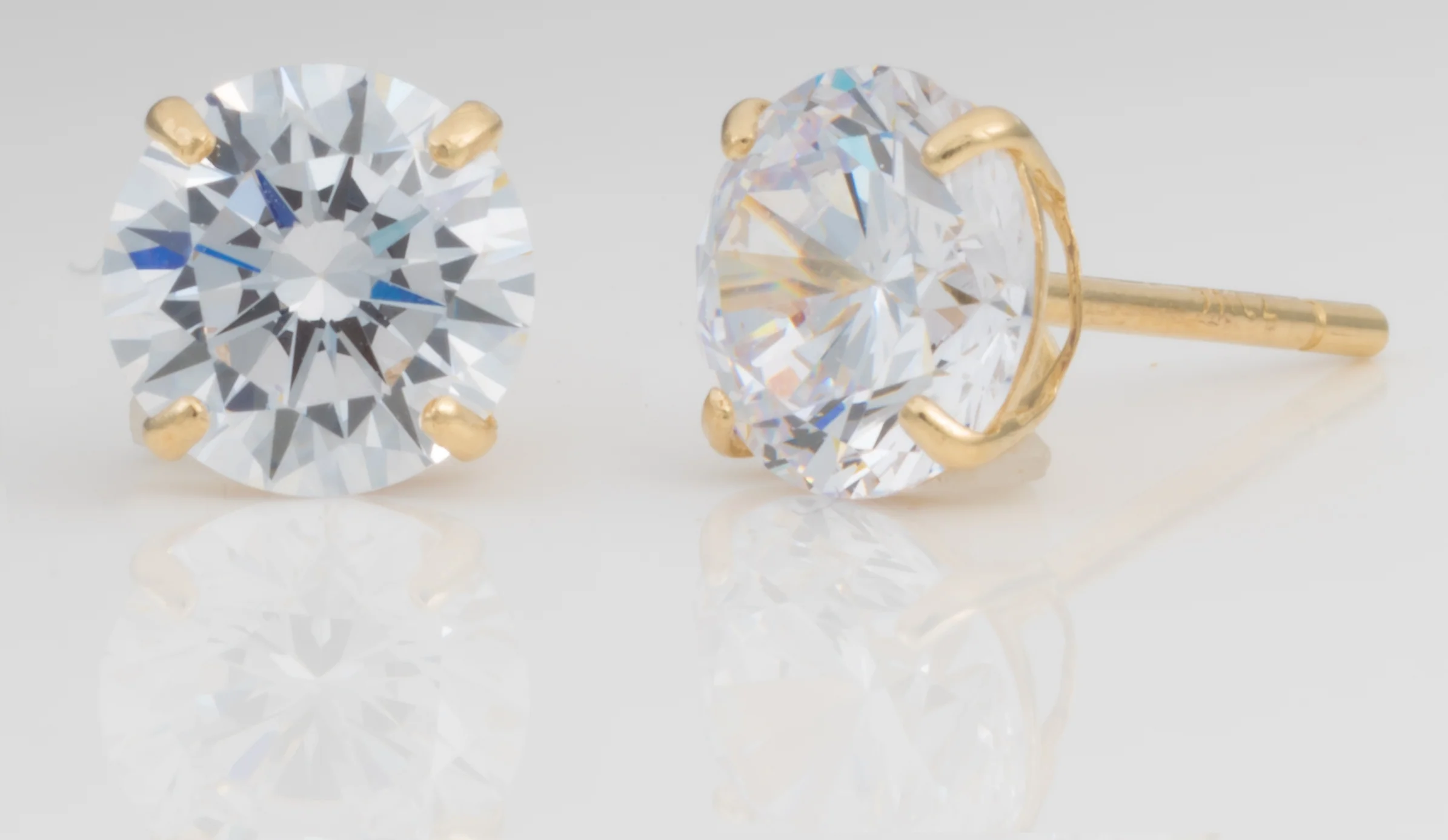 9ct Yellow Gold 6mm Brilliant Zirconia Studs - Image 2