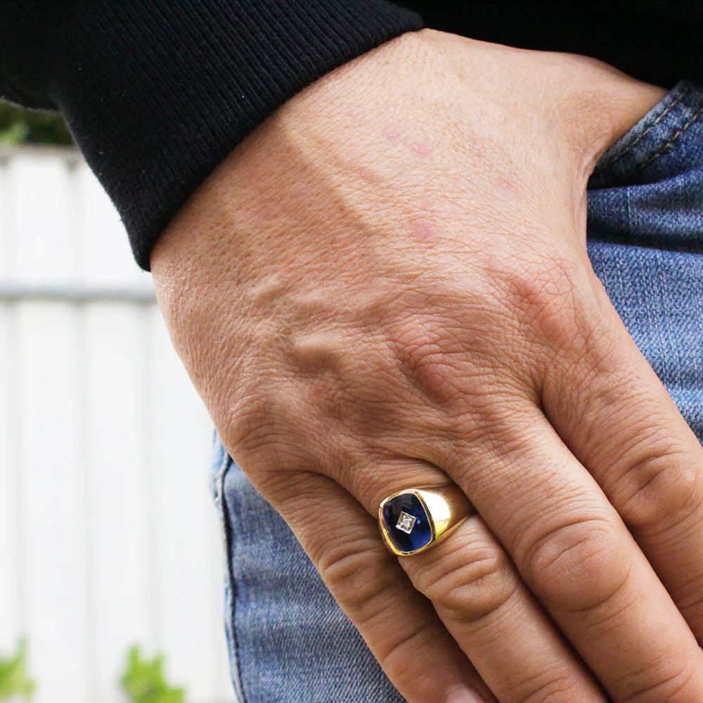 9ct Yellow Gold Created Blue Spinel & Diamond Gents Ring (No Resize) - Image 3