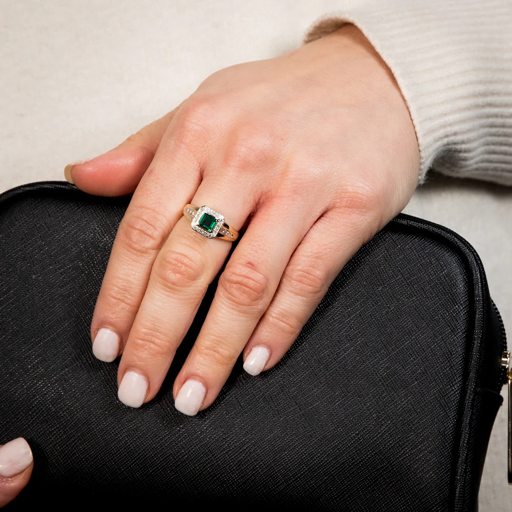 9ct Yellow Gold Created Emerald And Diamond Ring - Image 3