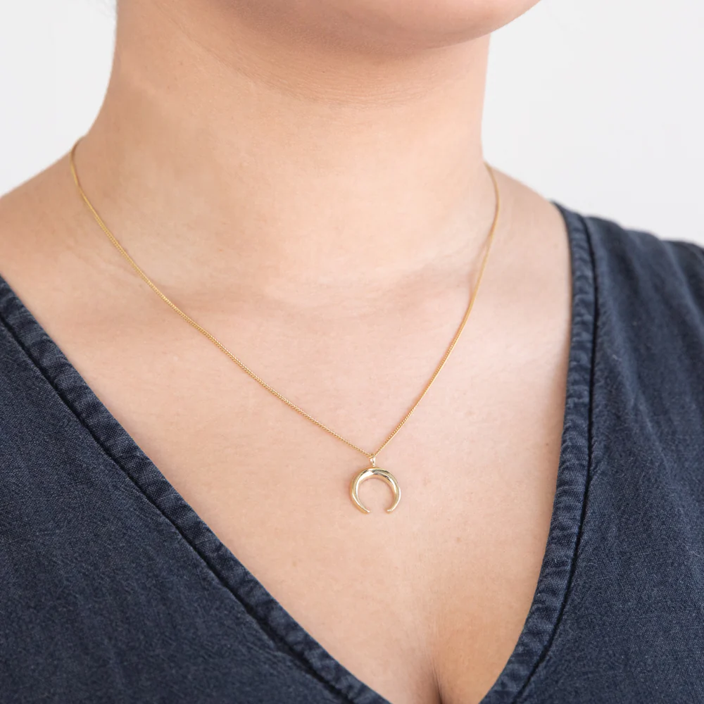 9ct Yellow Gold Crescent Moon Pendant - Image 2