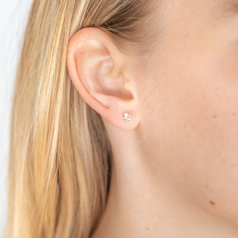 9ct Yellow Gold Cubic Zirconia 4mm 6 Claw Stud Earrings - Image 2