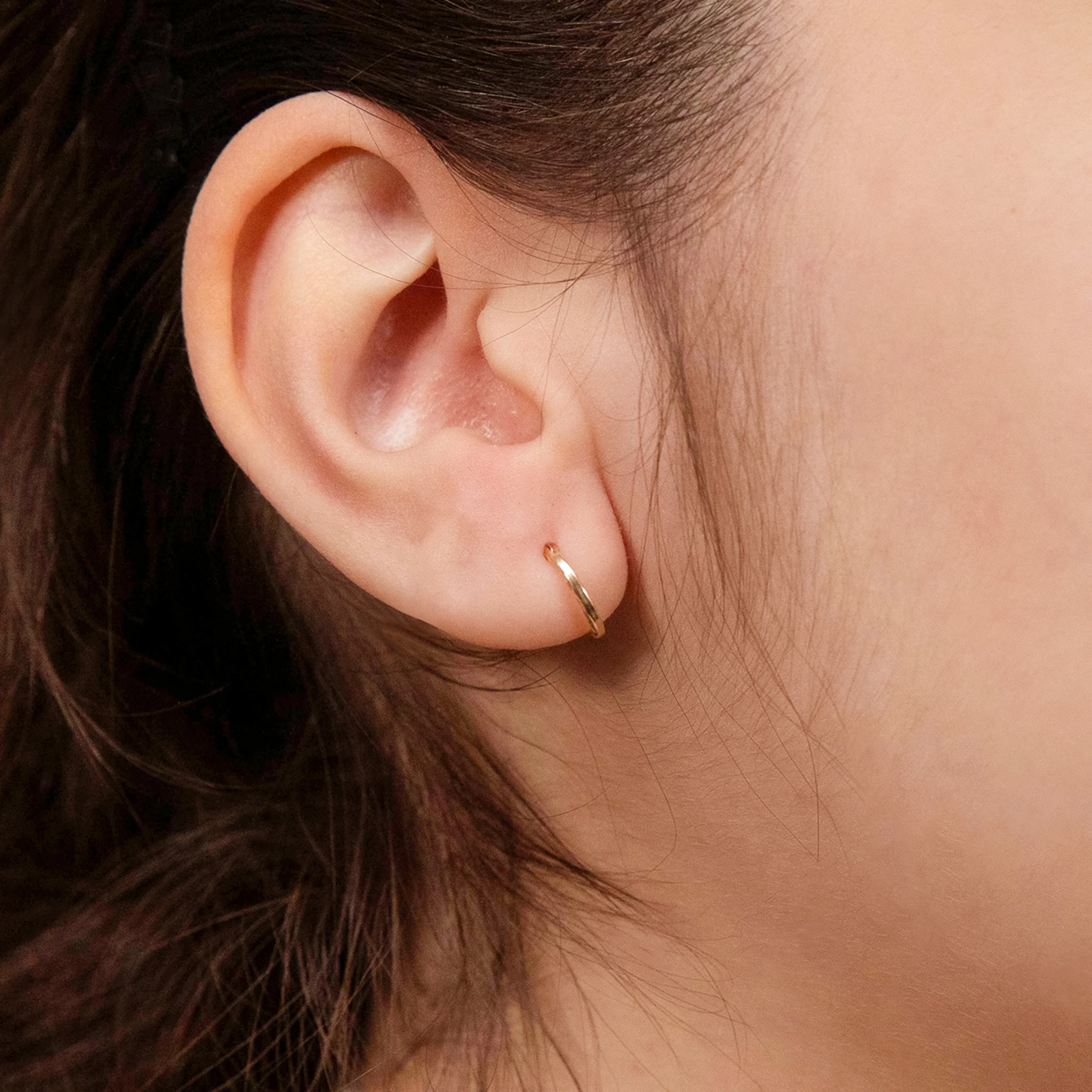 9ct Yellow Gold Diamond Cut 8mm Hoop Earrings - Image 2