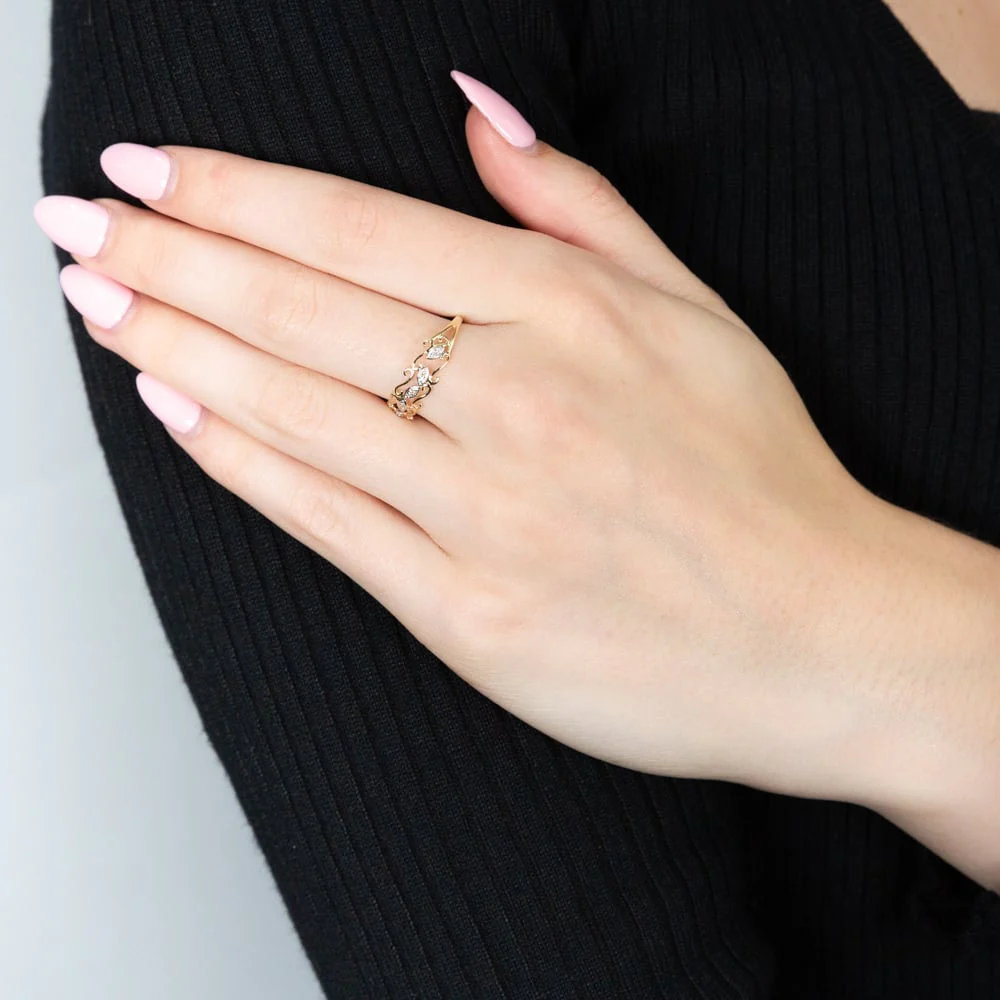 9ct Yellow Gold Diamond Ring with 10 Brilliant Diamonds - Image 3