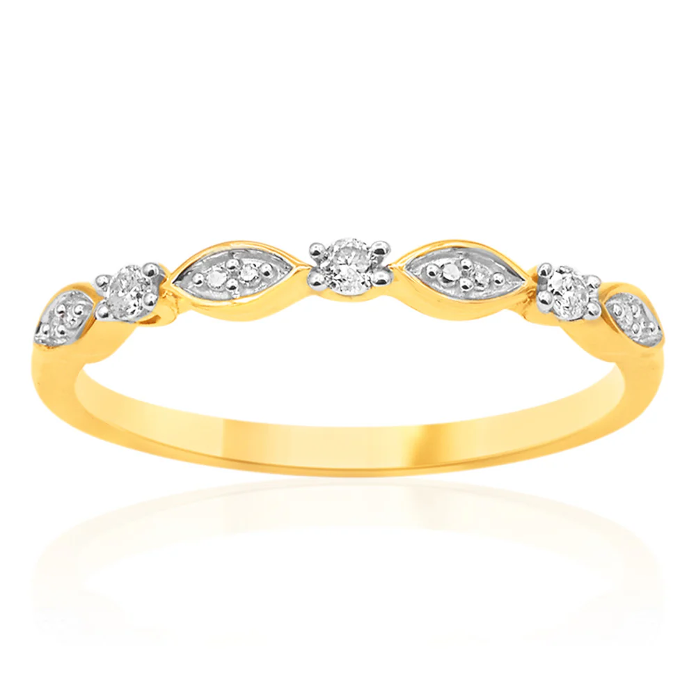 9ct Yellow Gold Diamond Ring With 11 Brilliant Diamonds