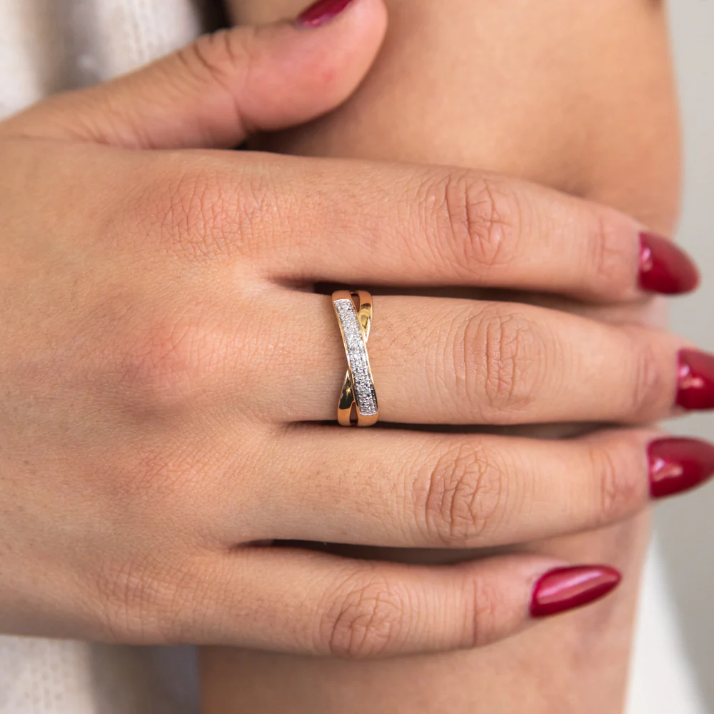 9ct Yellow Gold Diamond Ring with 8 Brilliant Diamonds - Image 2