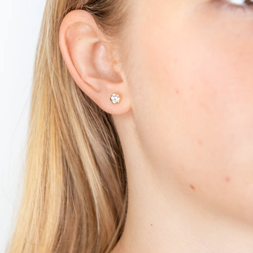 9ct Yellow Gold Flower Shaped Bezel Set Cubic Zirconia 4mm Stud Earrings - Image 2