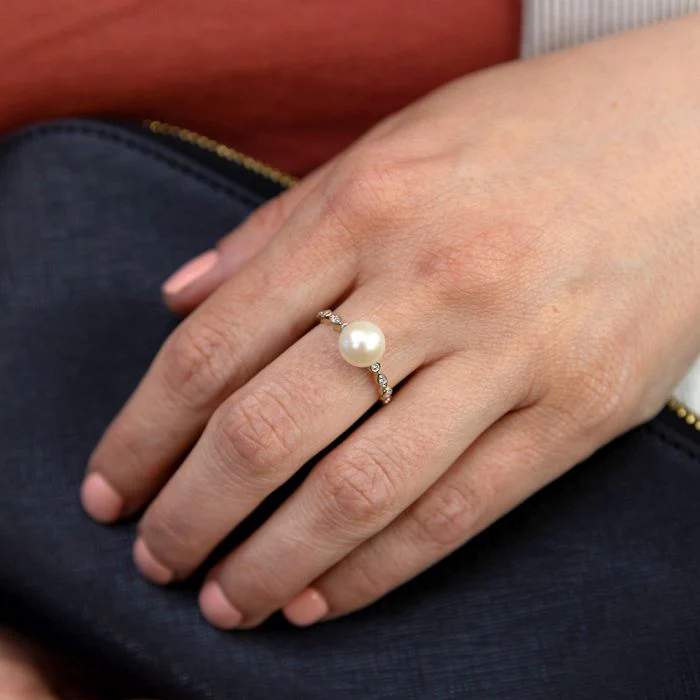 9ct Yellow Gold Freshwater Pearl and Diamond Ring - Image 3