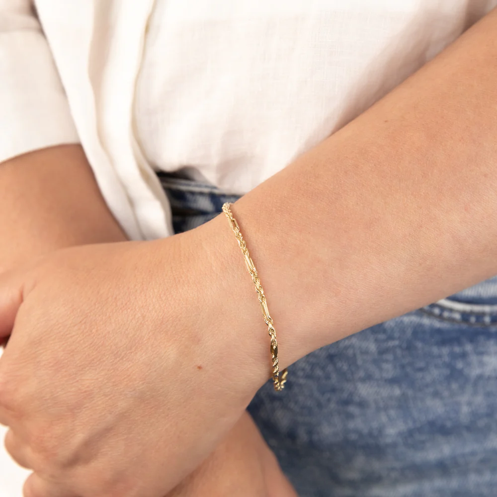 9ct Yellow Gold Hollow Diamond Cut Figarope 18.5cm Bracelet - Image 3