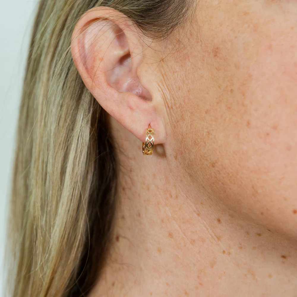 9ct Yellow Gold Inner Fretwork 10mm Huggies Earrings - Image 2