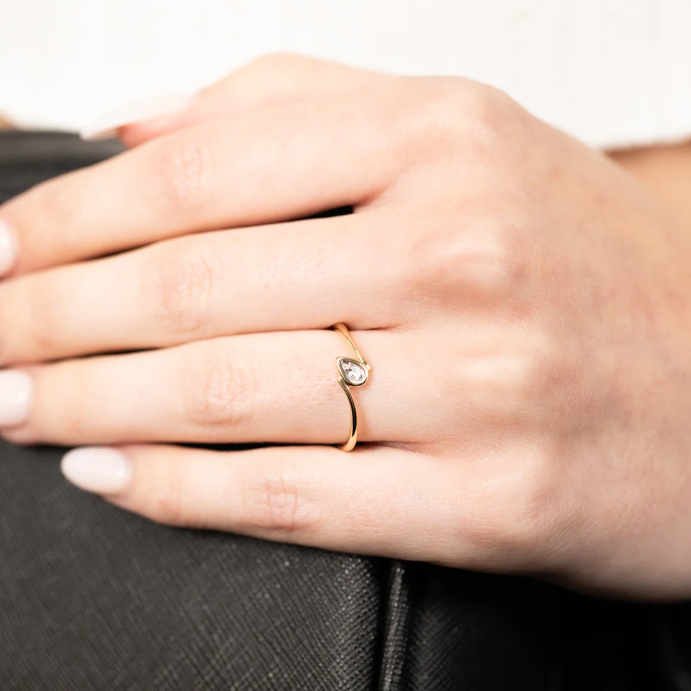 9ct Yellow Gold Luminesce Lab Grown Single Diamond Ring - Image 4