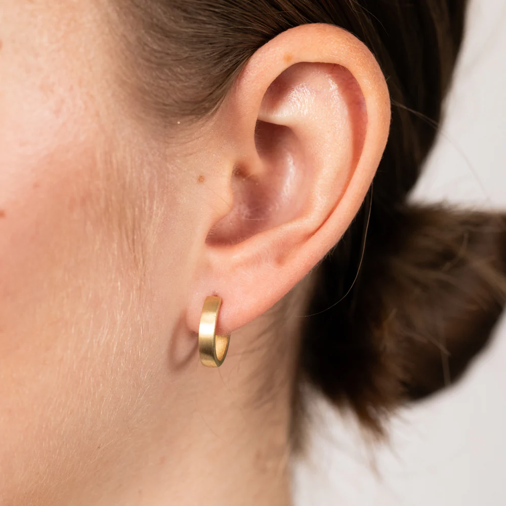 9ct Yellow Gold Matt Finish Oval Huggie Hoop Earrings - Image 2