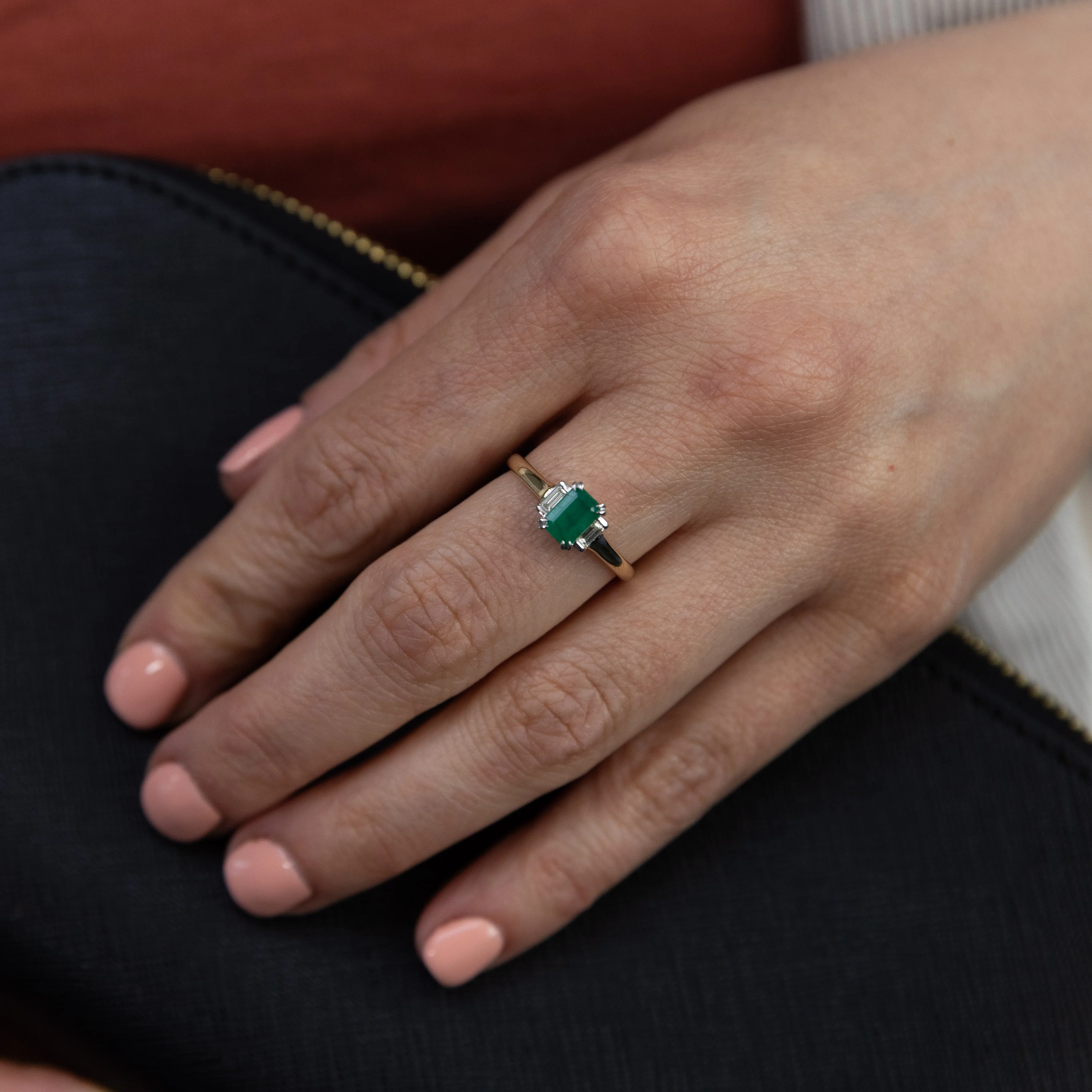 9ct Yellow Gold Natural Emerald and Diamond Emerald Cut and Baguette Ring - Image 3