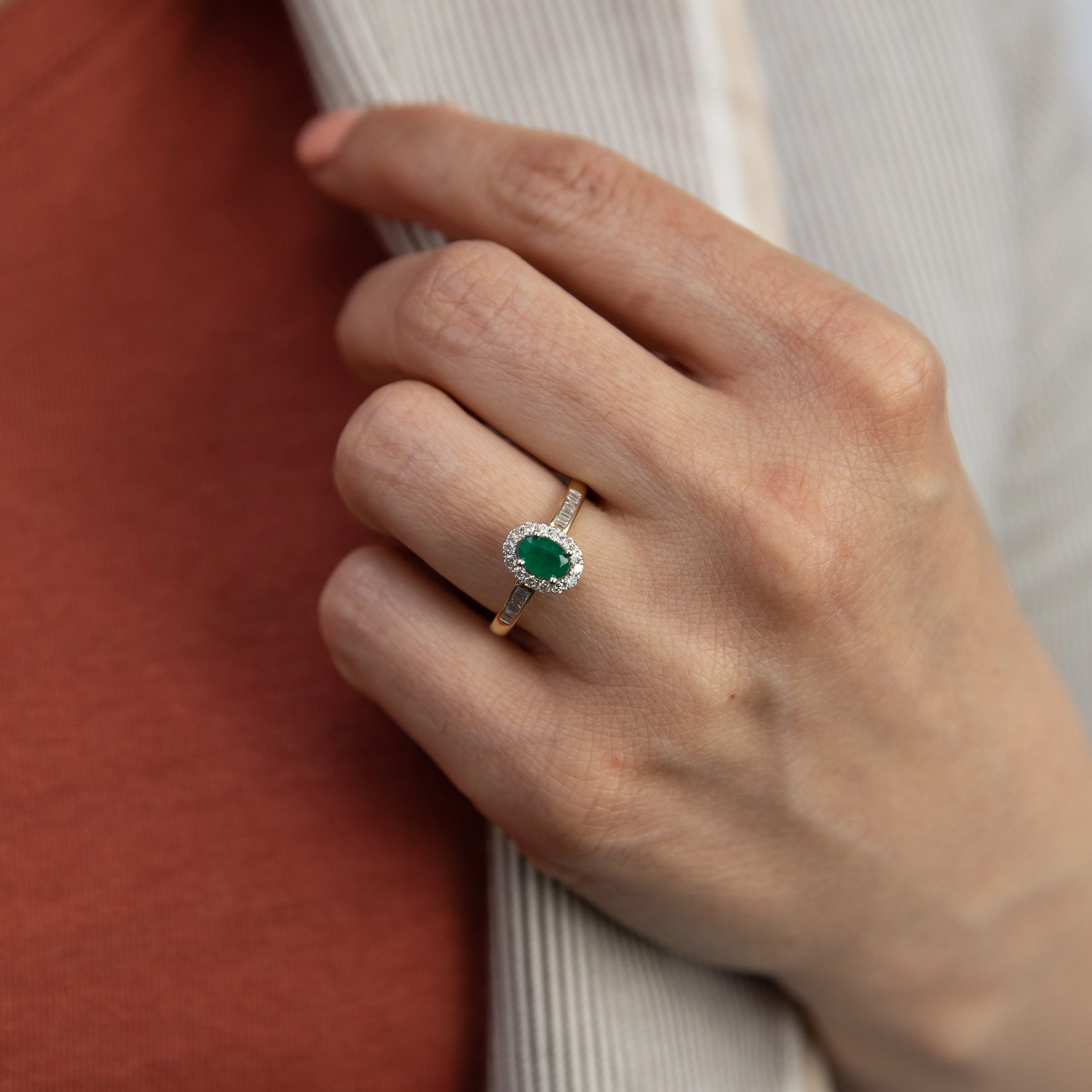 9ct Yellow Gold Natural Emerald and Diamond Oval Halo Ring - Image 3