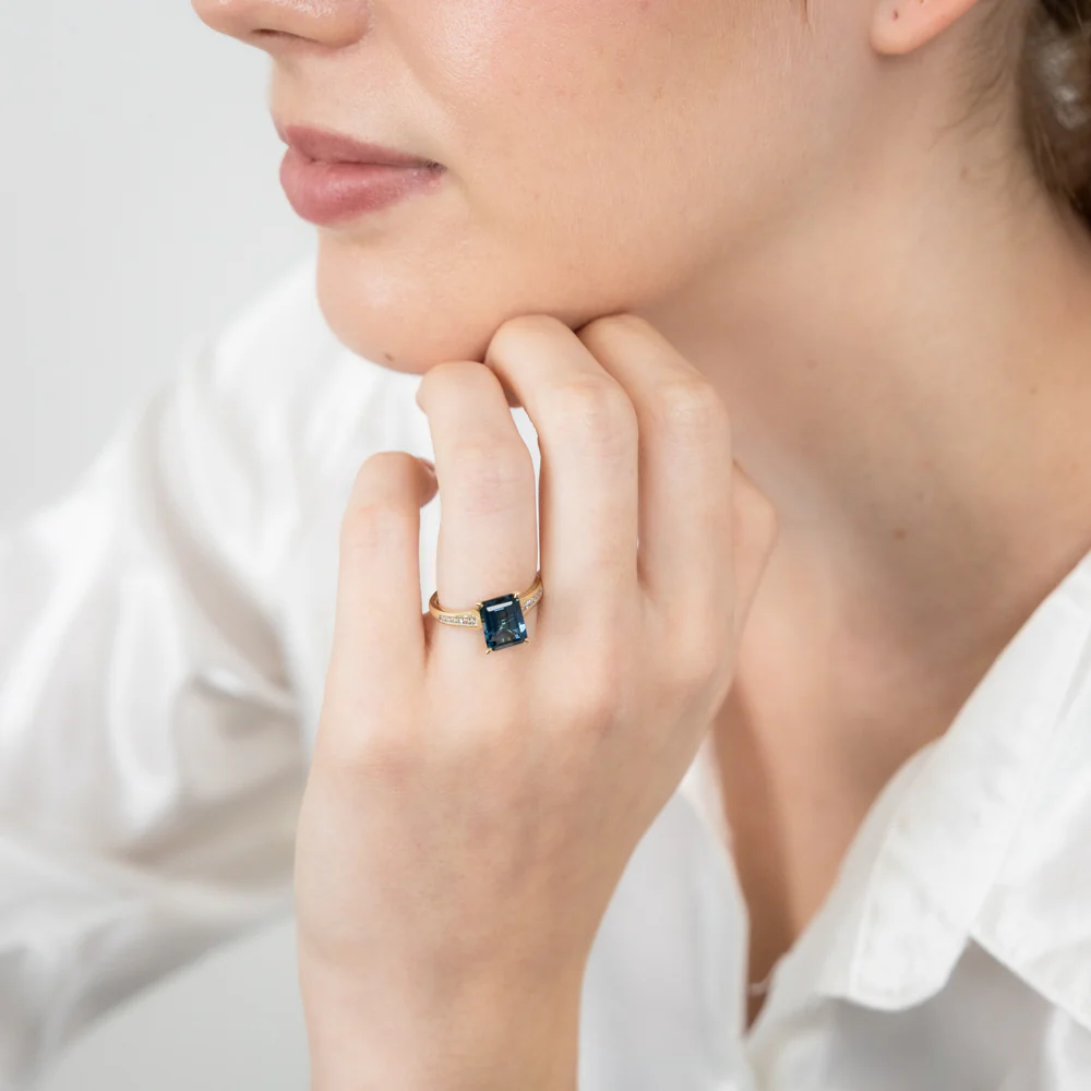 9ct Yellow Gold Natural London Blue Topaz and Channel Set Diamond Ring - Image 3