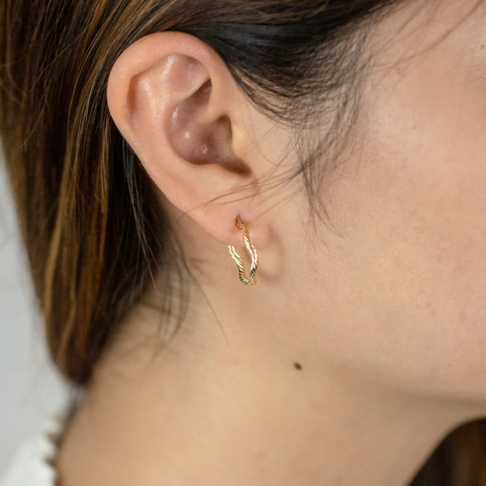 9ct Yellow Gold Patterned Abstract 15mm Hoop Earrings - Image 2