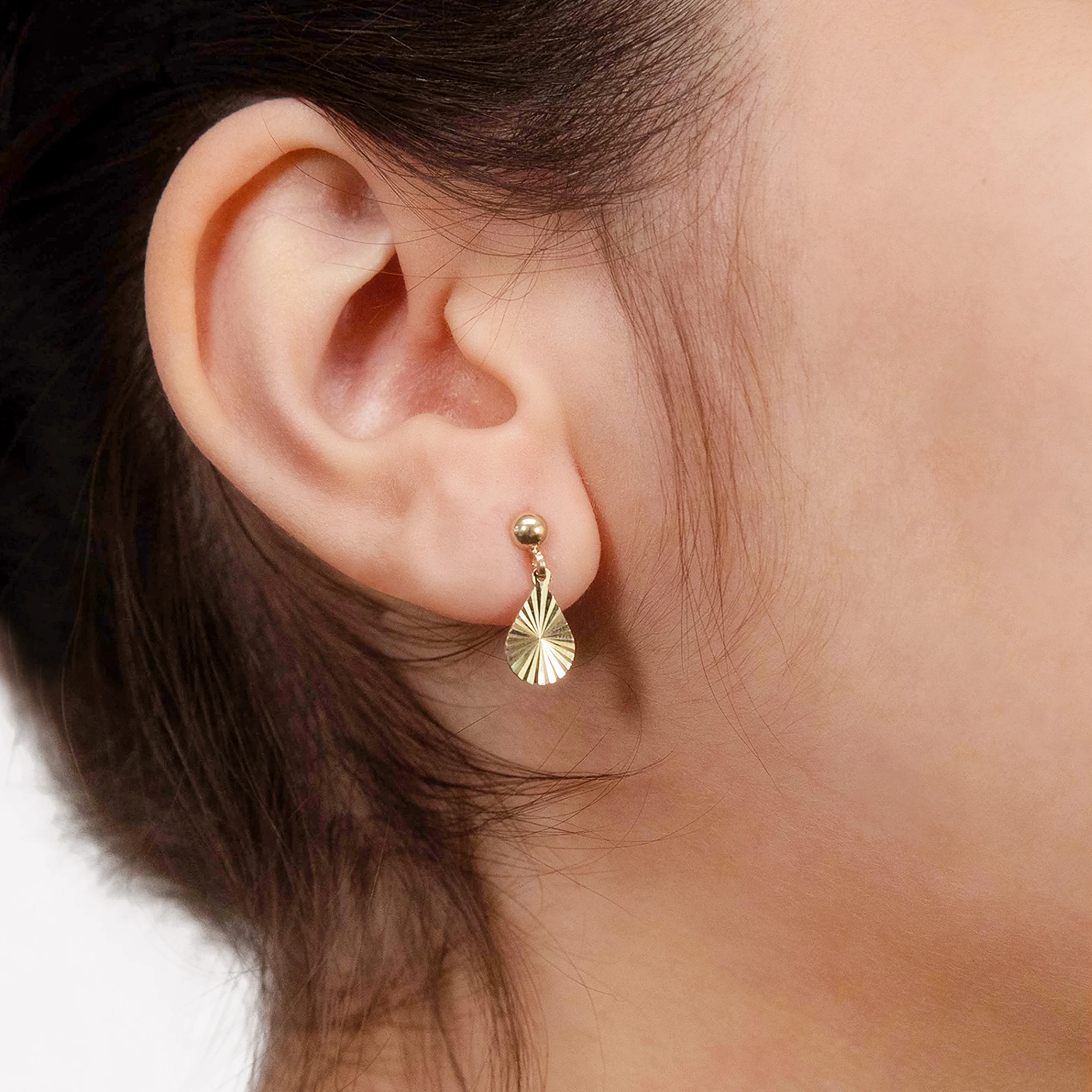9ct Yellow Gold Patterned Teardrop Drop Earrings - Image 2