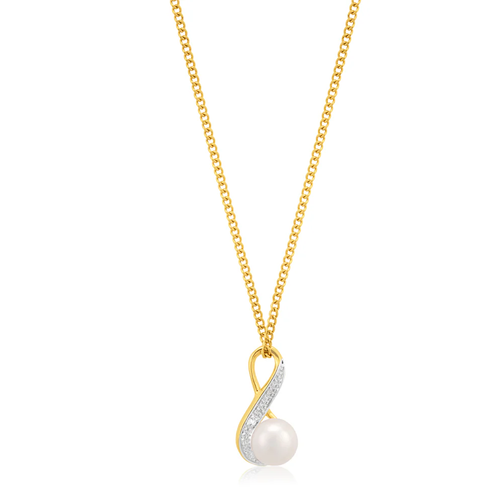 9ct Yellow Gold Pearl & Diamond Pendant