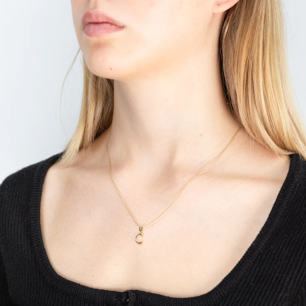 9ct Yellow Gold Pendant Initial C set with diamond - Image 2