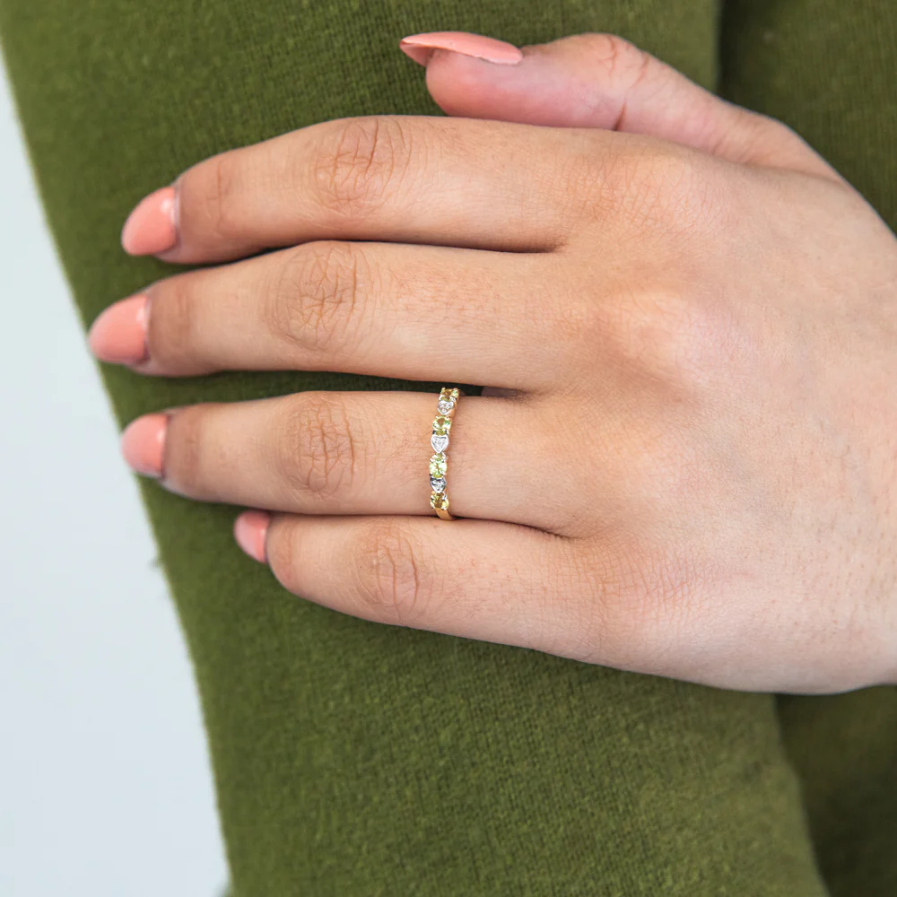 9ct Yellow Gold Peridot and Diamond Ring - Image 3