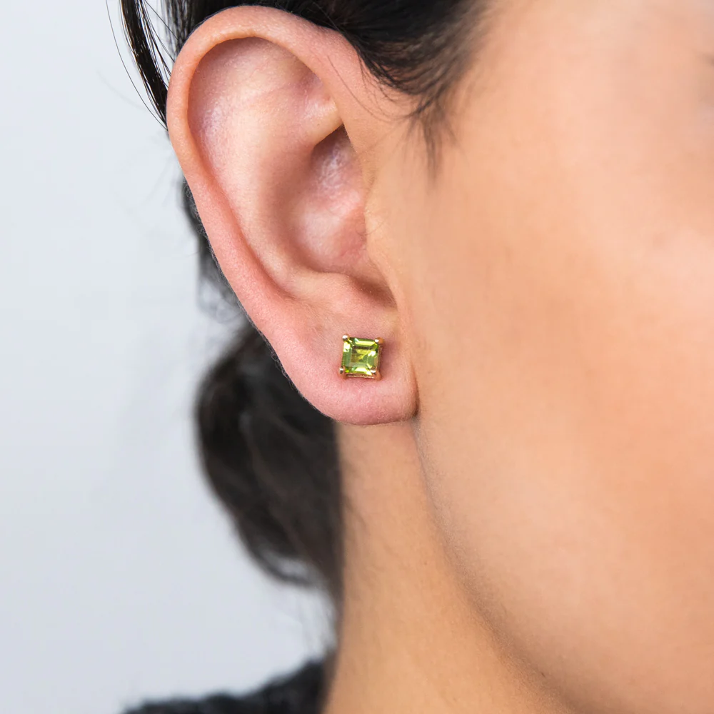9ct Yellow Gold Peridot Square Studs - Image 2