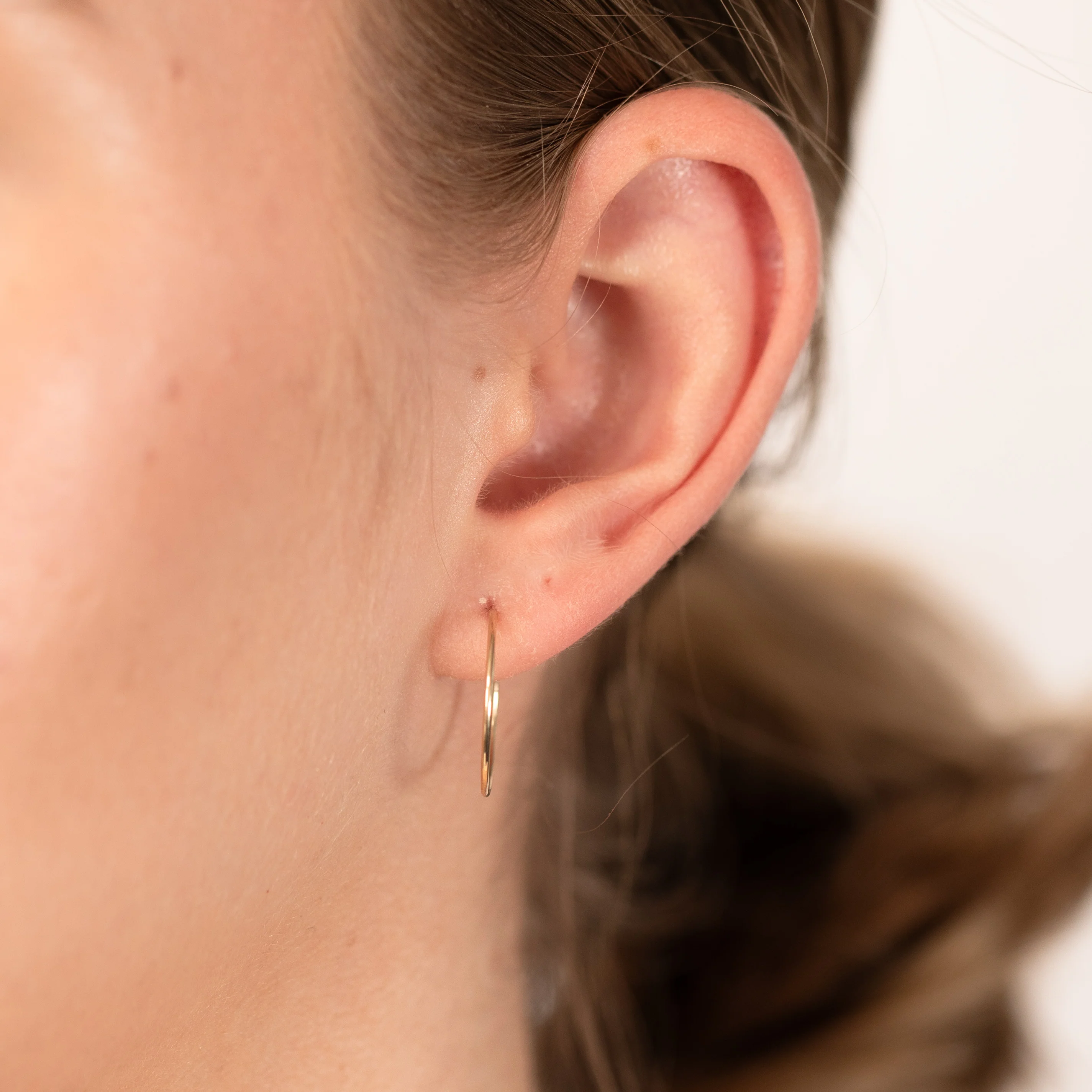 9ct Yellow Gold Plain 15mm Sleeper Earrings - Image 2