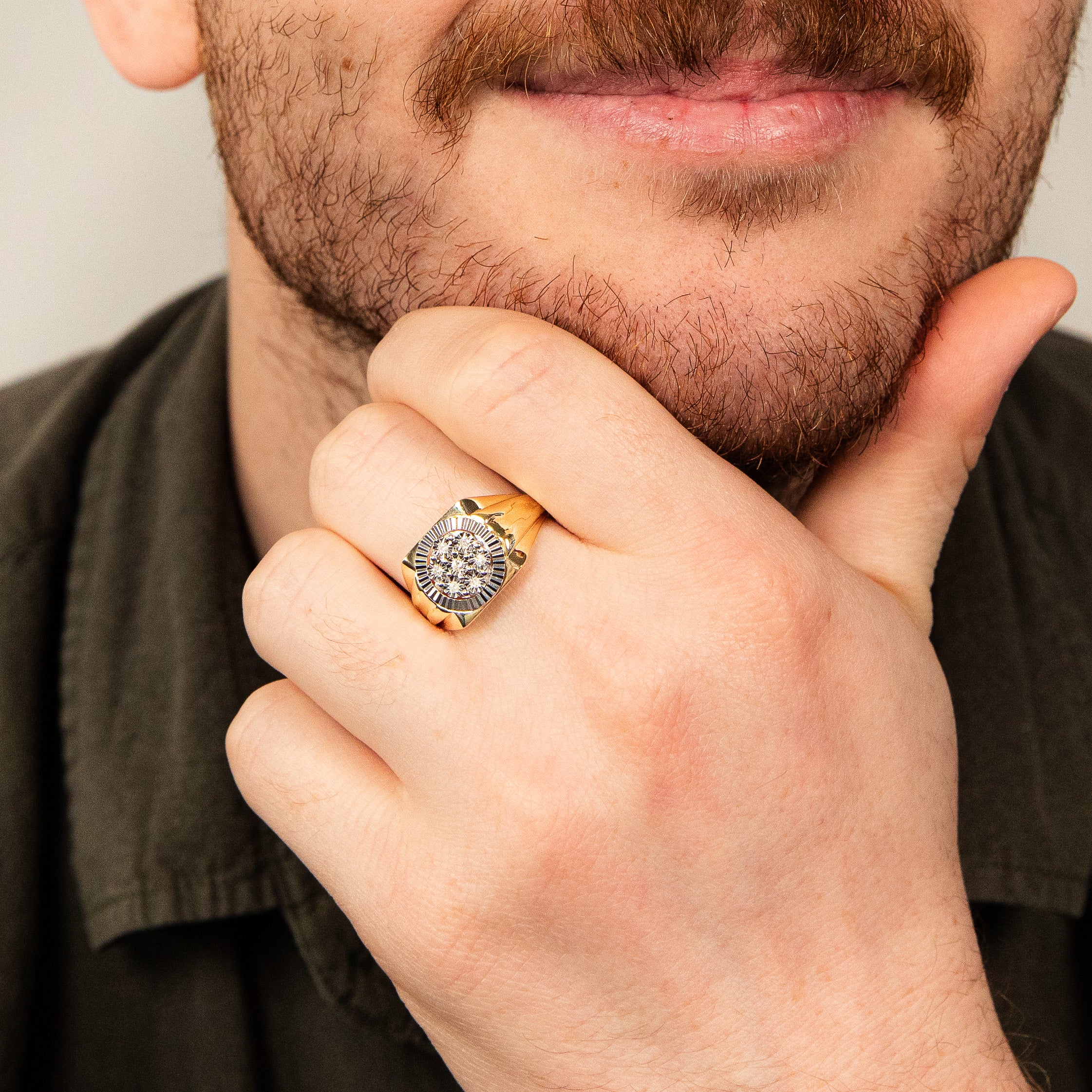 9ct Yellow Gold & Rhodium Diamond Gents Ring Set With 7 Diamonds - Image 3