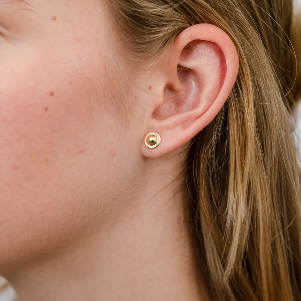 9ct Yellow Gold Round 7mm Stamped Stud Earrings - Image 2