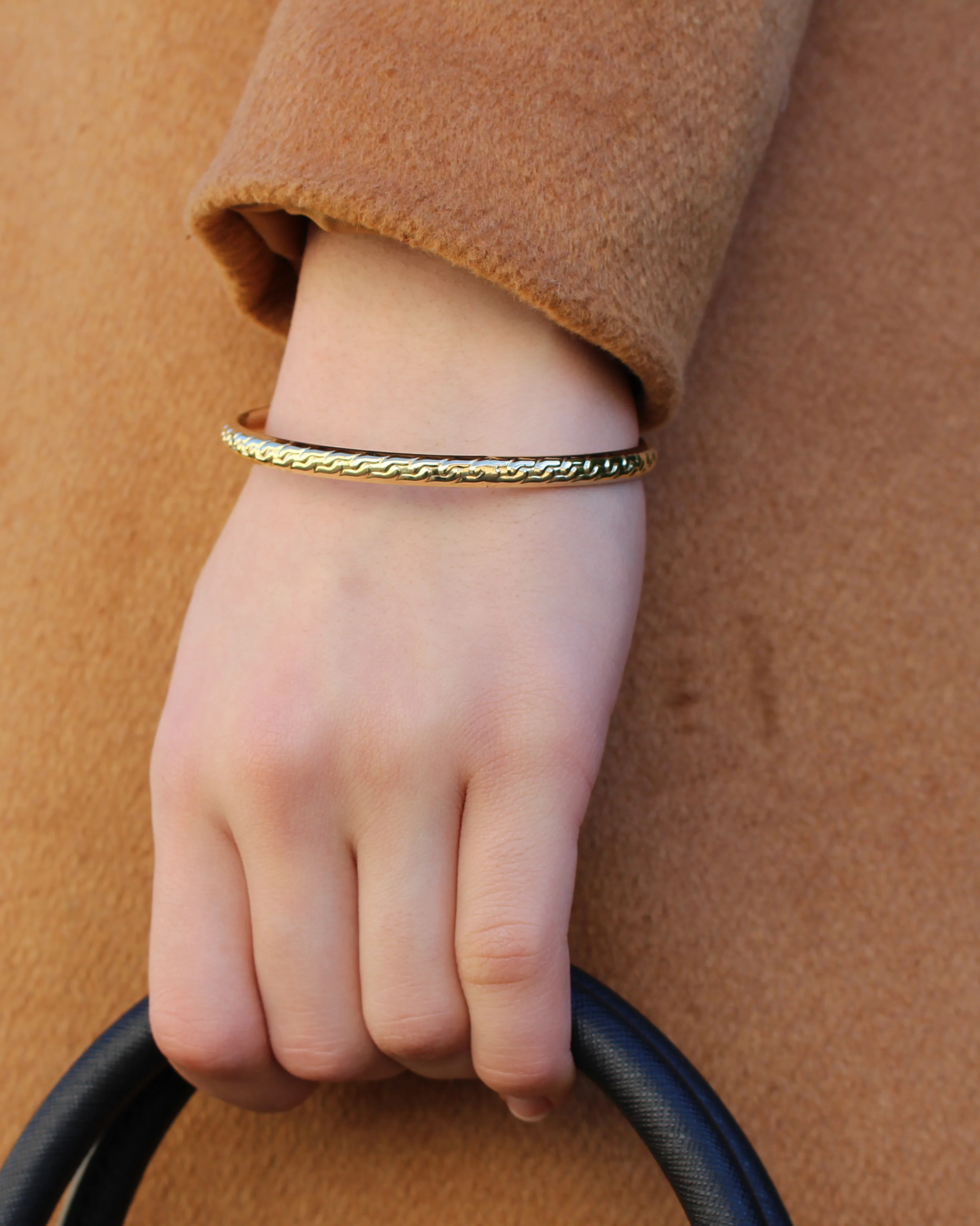 9ct Yellow Gold Silver Filled Diamond Cut Bangle - Image 3