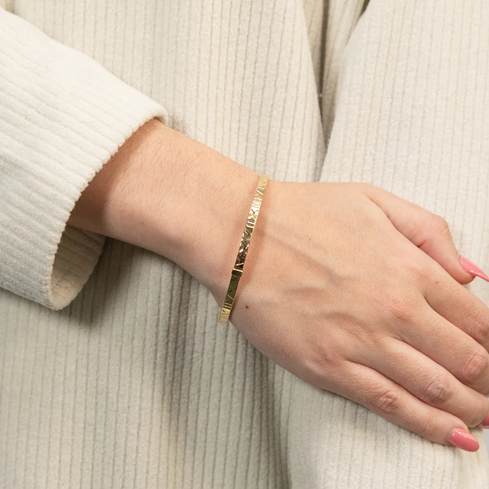 9ct Yellow Gold Silverfilled Roman Numeral Bangle - Image 3
