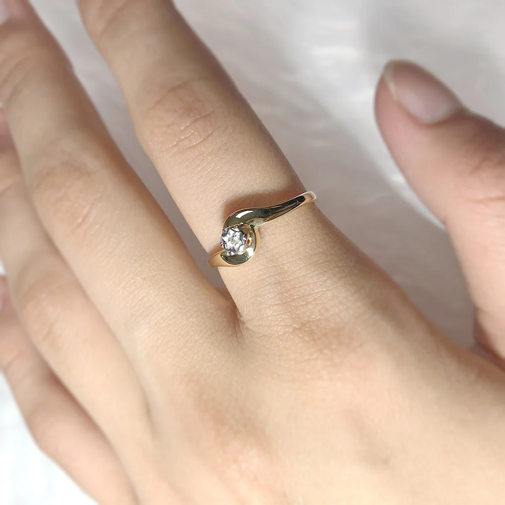9ct Yellow Gold Solitaire Ring With Illusion Set Diamond - Image 3