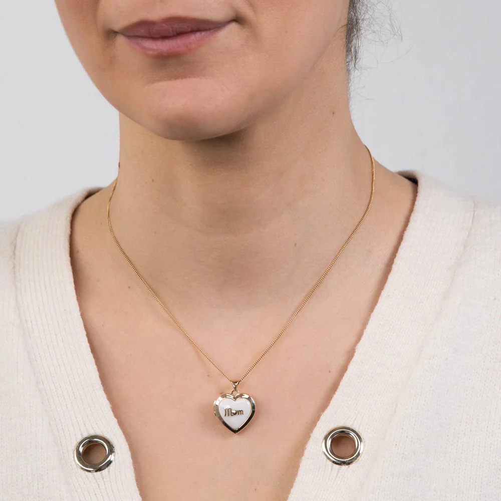 9ct Yellow Gold White Agate Mum Locket - Image 3