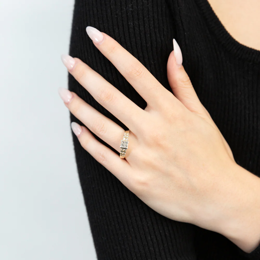 9ct Yellow Gold & White Gold Ring With 5/8 Carats Of Diamonds - Image 3