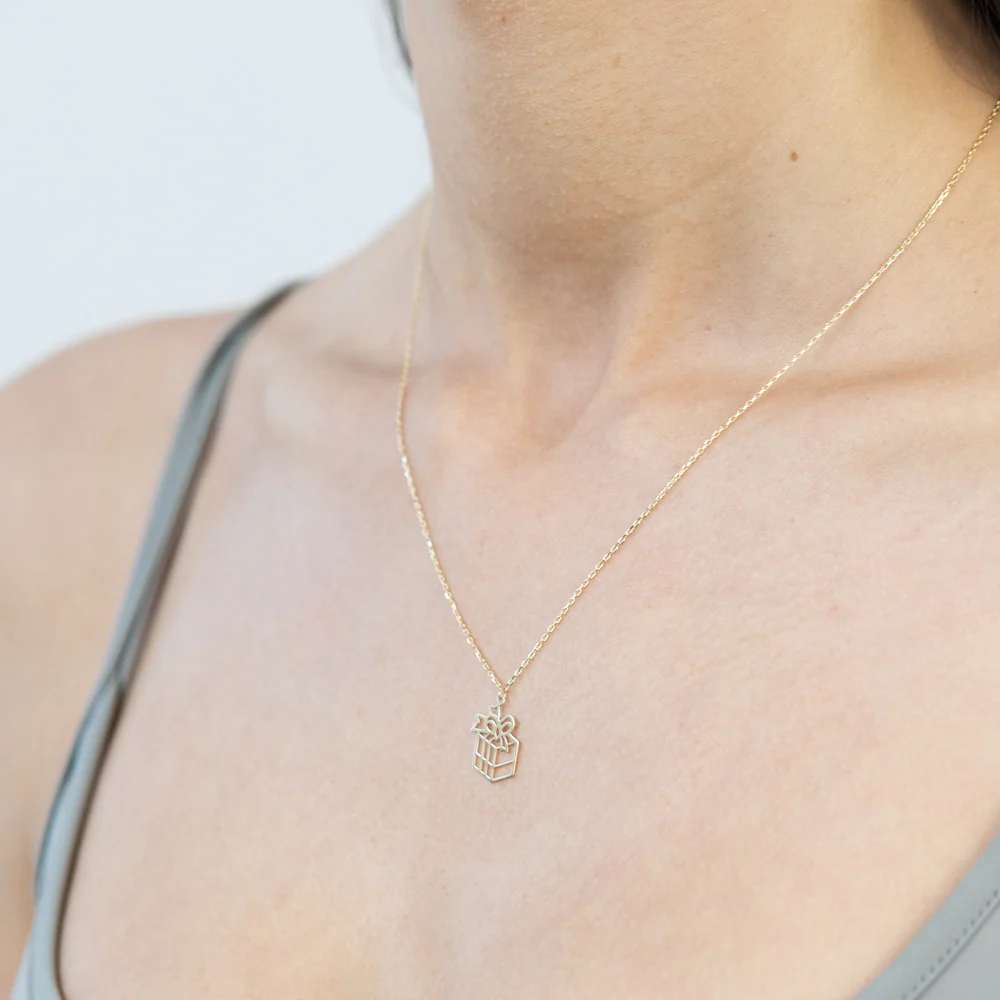 9ct Yellow Gold Wrapped Gift Pendant With Chain - Image 2
