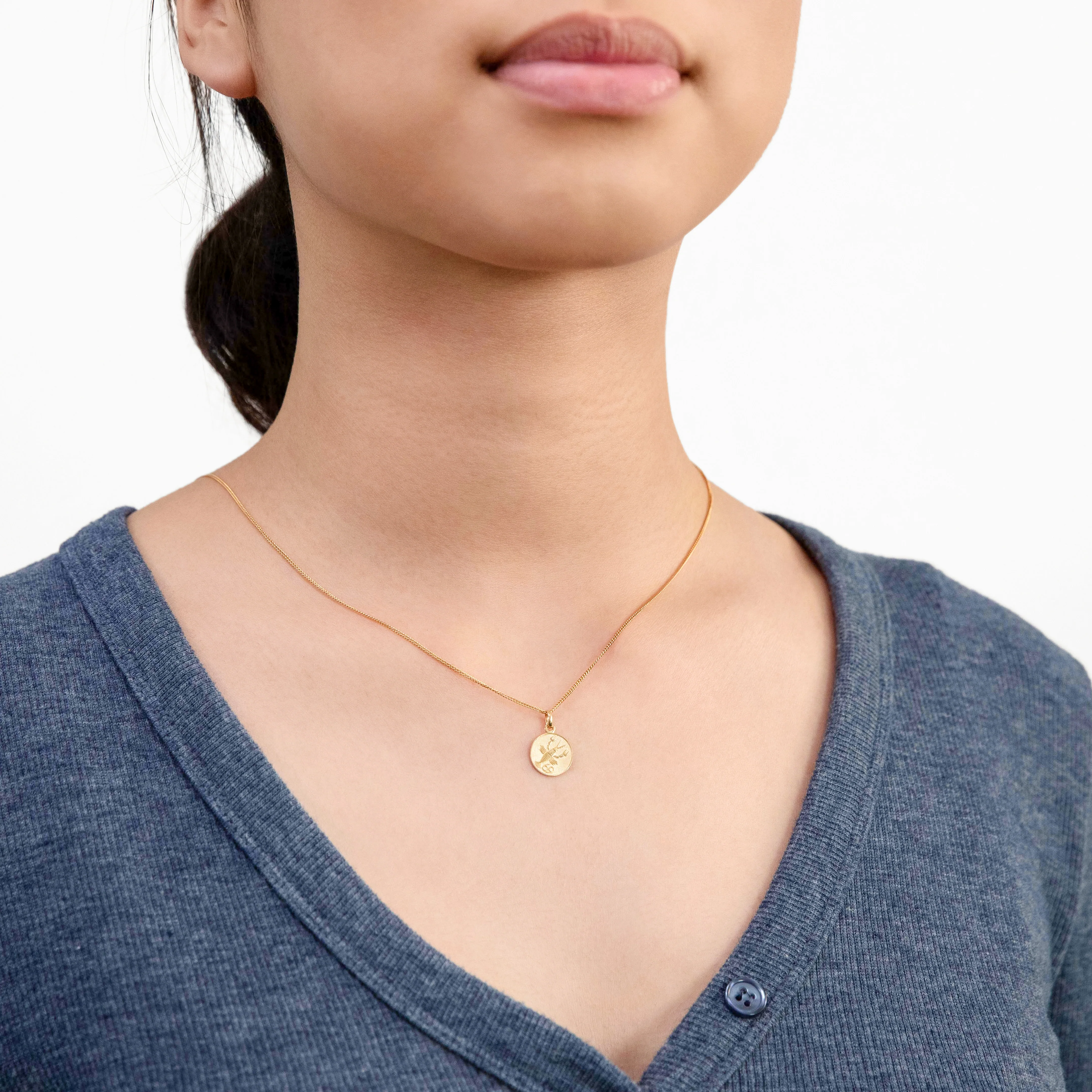 9ct Yellow Gold Zodiac Cancer Pendant - Image 2
