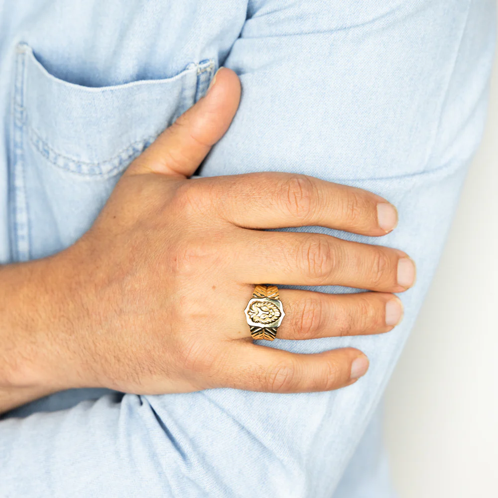 9ct Yellow Solid Gold Gents Lion Ring - Image 3
