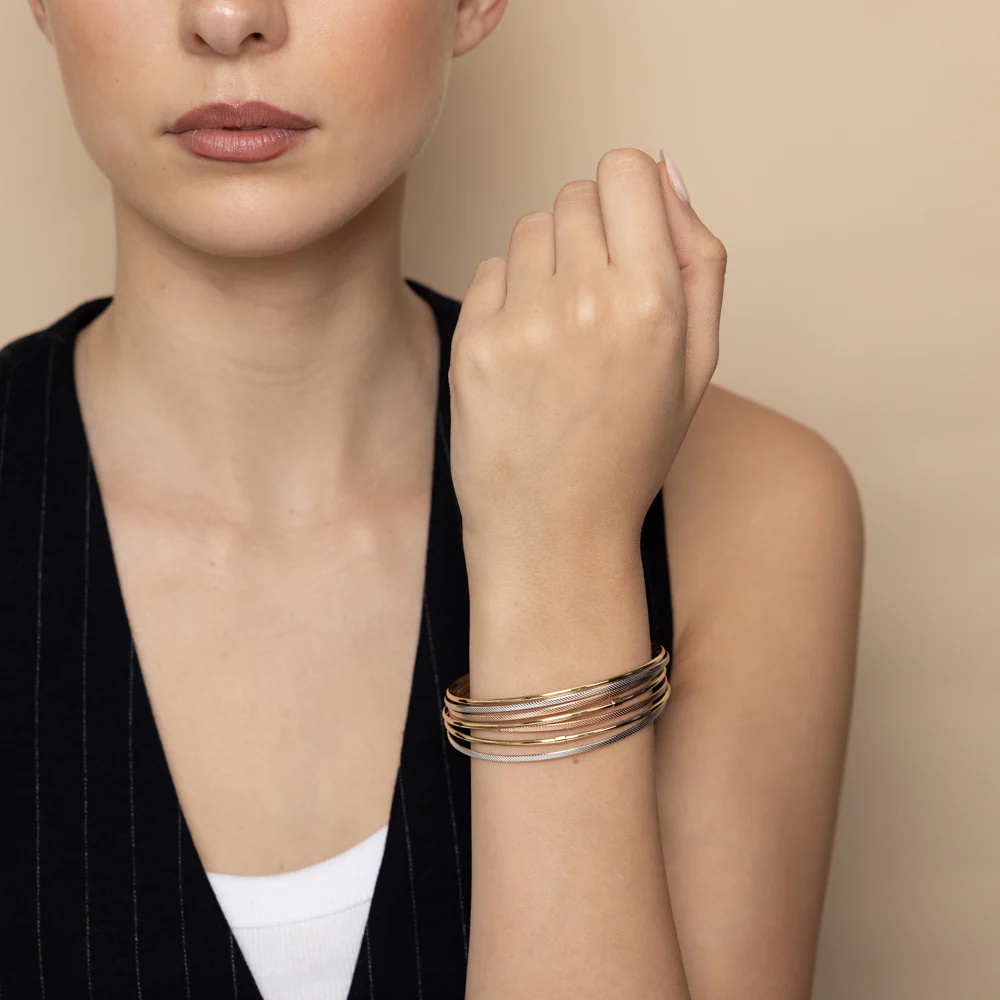 9ct Yellow, White And Rose Gold Tricolour Plain And Textured Set Of Multiple Bangles - Image 2