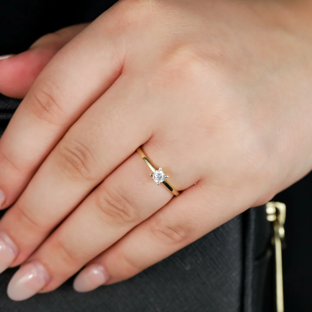Cubic Zirconia Cocktail Ring in 9ct Yellow Gold - Image 4
