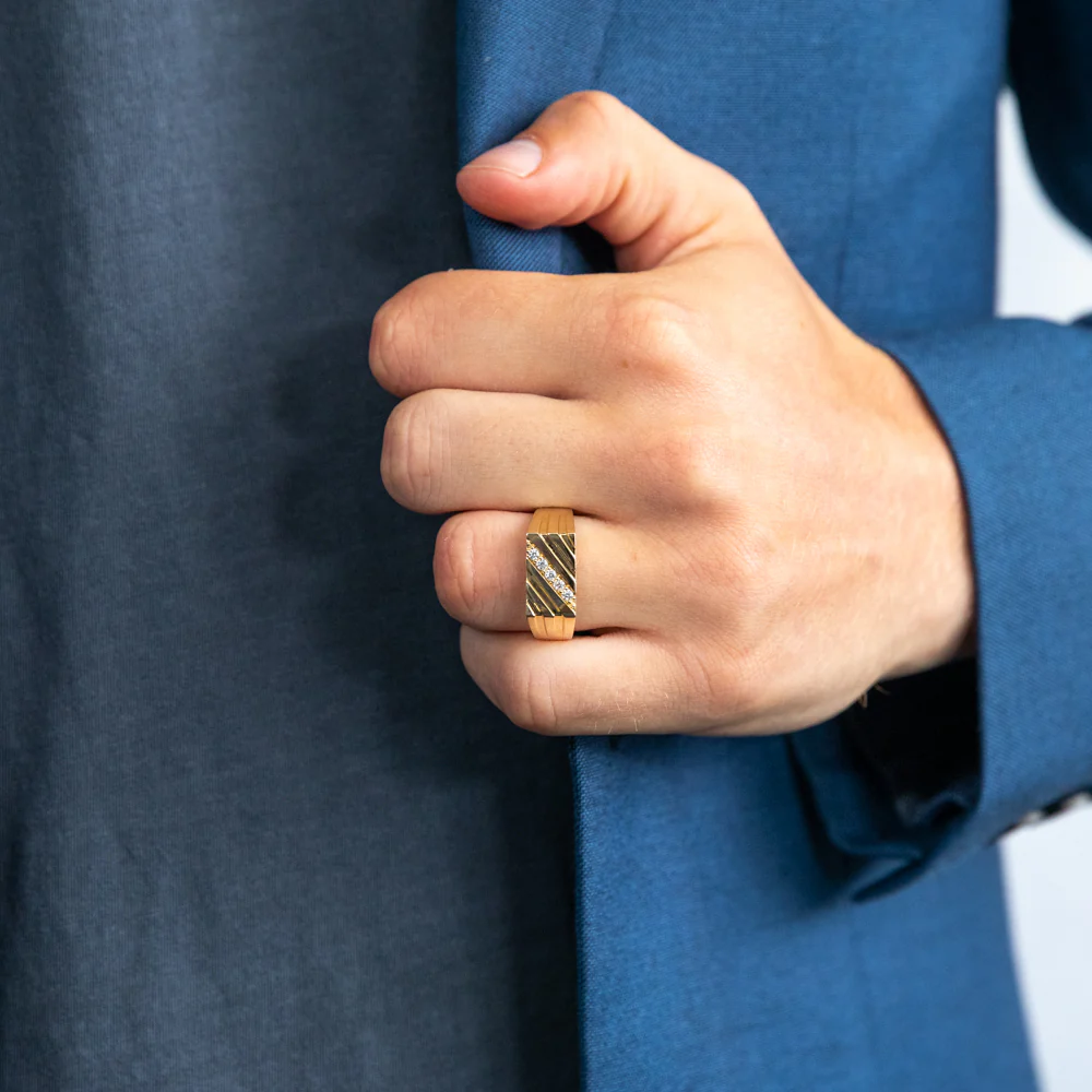 Cubic Zirconia Gents Ring in 9ct Yellow Gold - Image 2