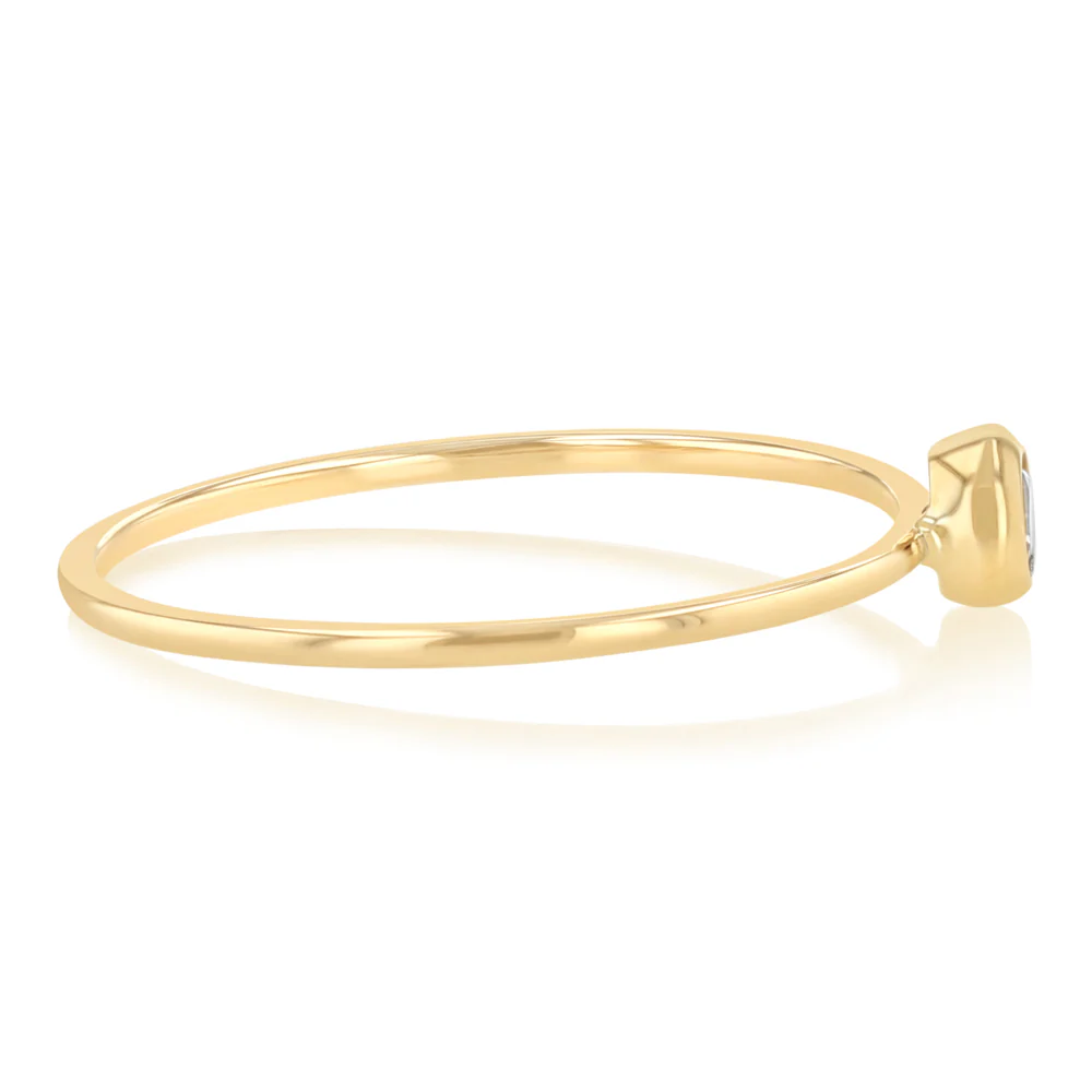 Cubic Zirconia Ring in 9ct Yellow Gold - Image 2
