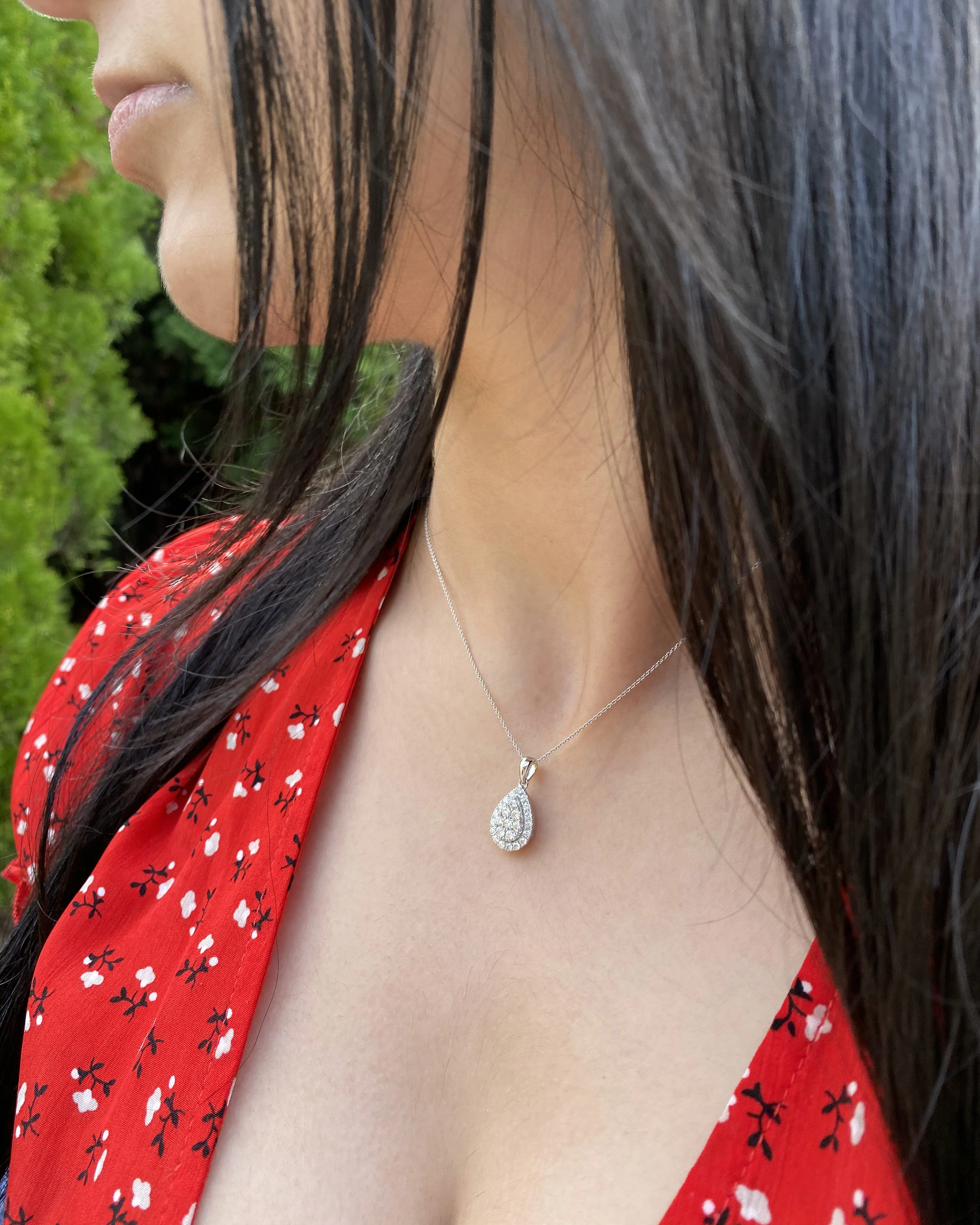 Flawless Cut 1/2 Carat 9ct White Gold Tear Drop Pendant With 45cm Chain - Image 4