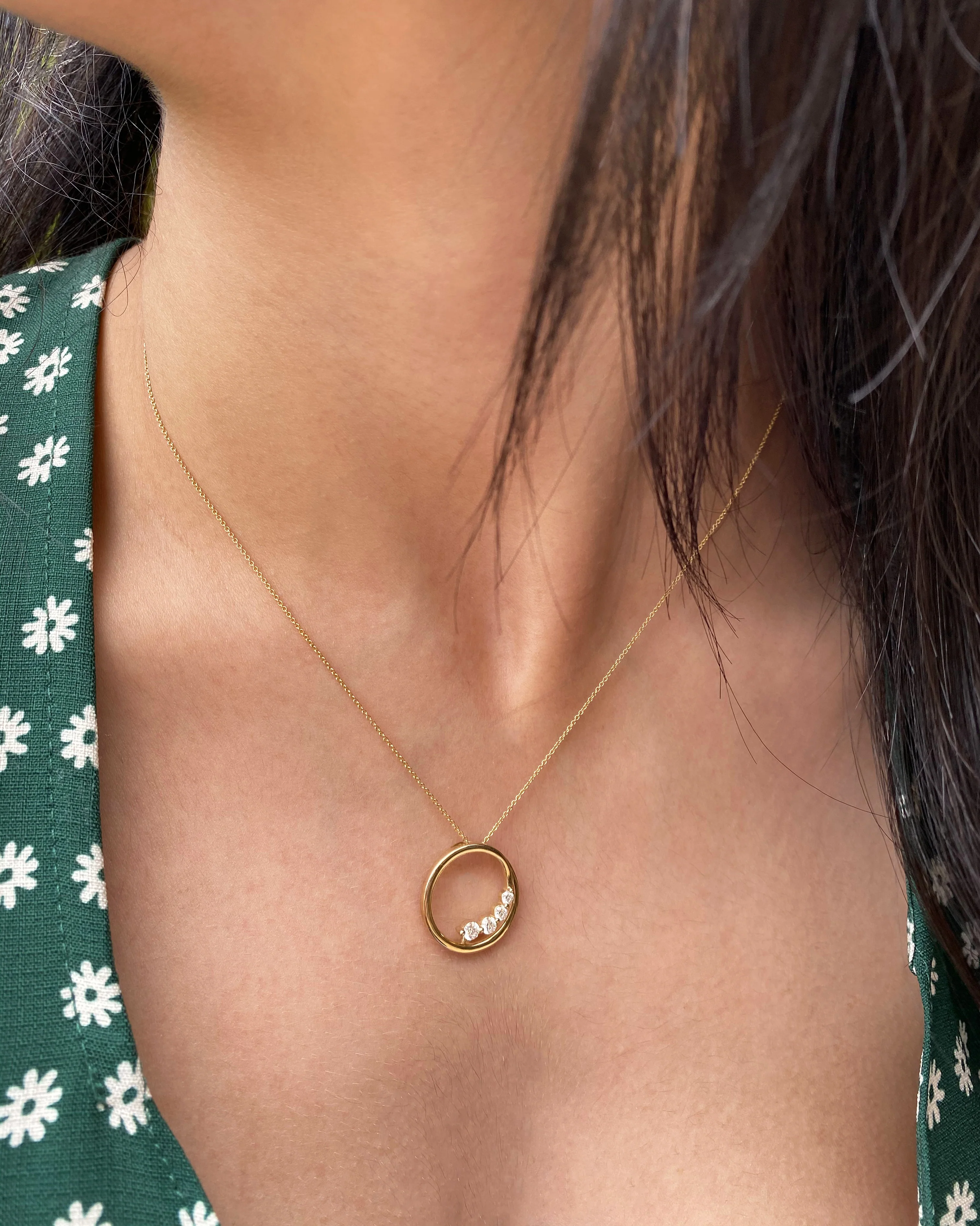 Flawless Cut 1/4 Carat Diamond Open Circle Pendant in 9ct Yellow Gold With Chain - Image 3