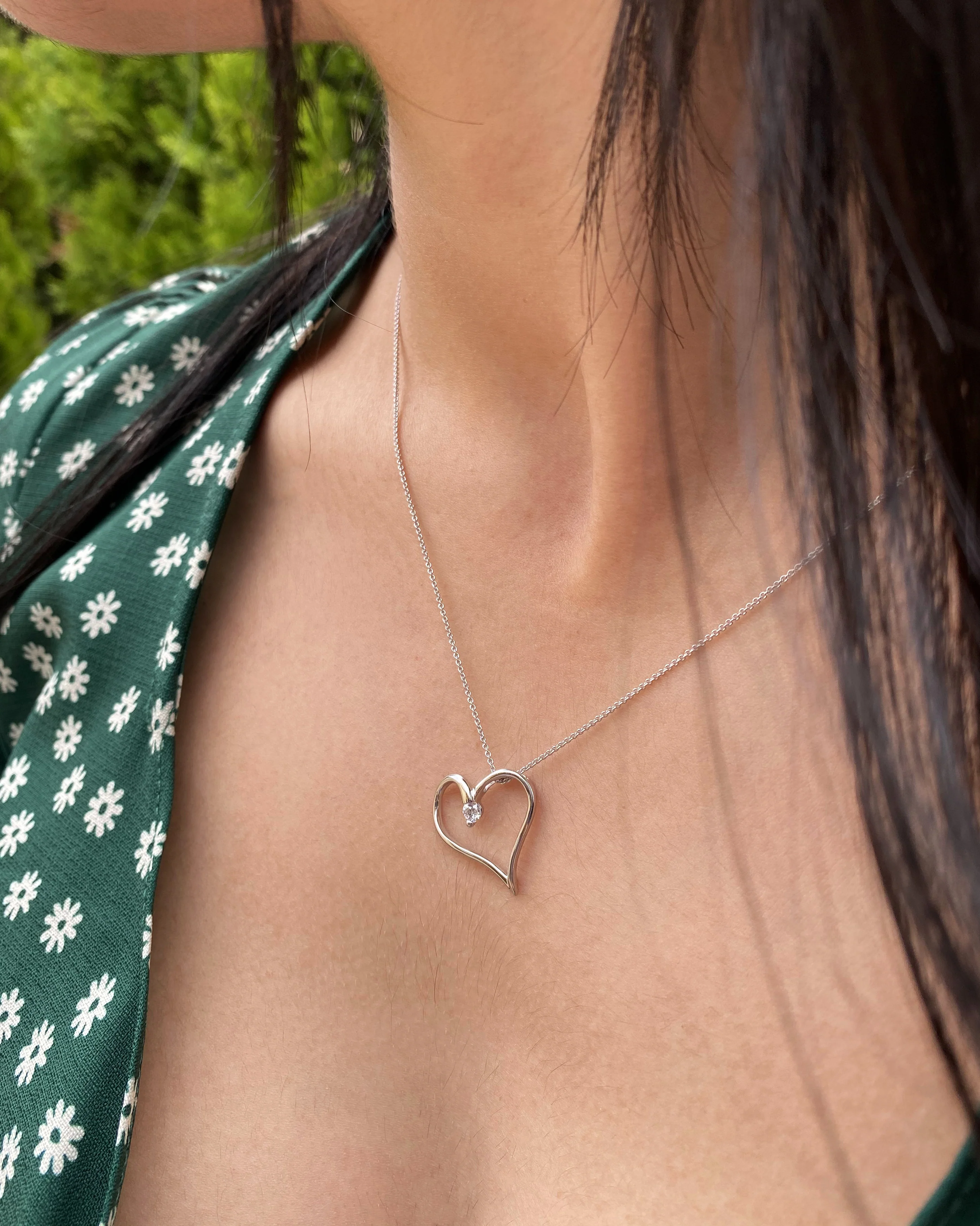 Flawless Cut 9ct White Gold Diamond Pendant With 45cm Chain - Image 3