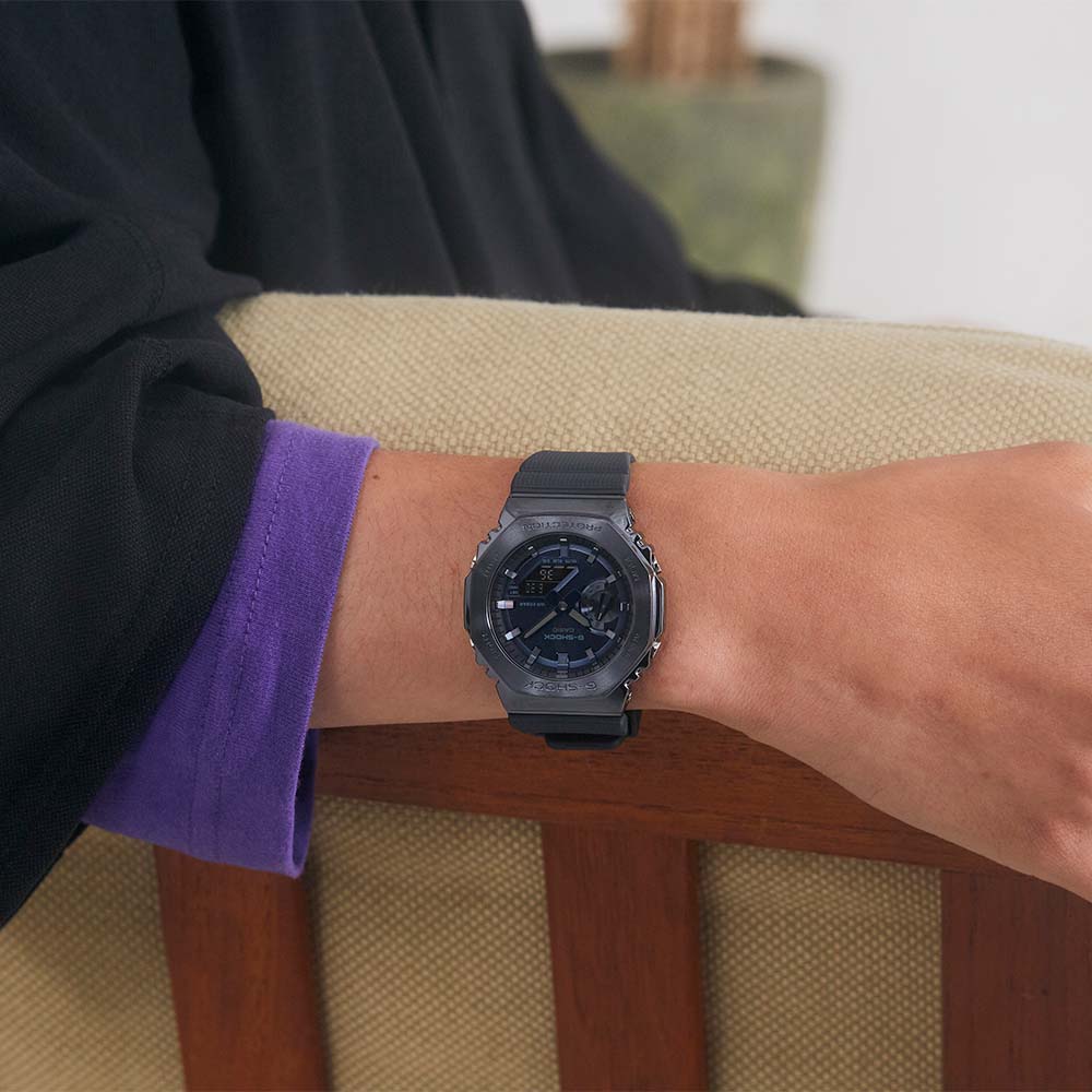G-Shock GM2100N-2A Blue Metal Covered 'CasiOak' - Image 6