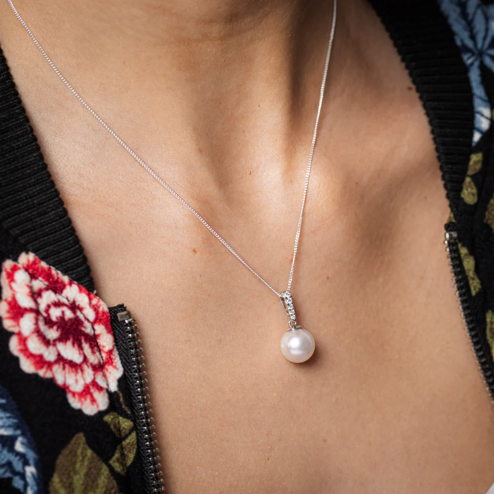 Luminesce Lab Grown 1/4 Carat Diamond and White South Sea Pearl Pendant on 45cm Chain in Sterling Silver - Image 2
