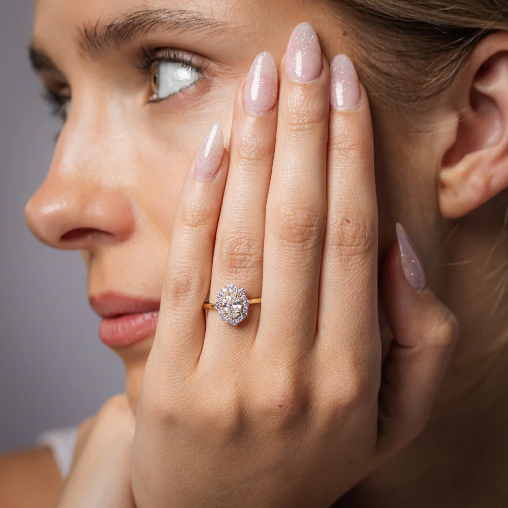 Luminesce Lab Grown 1 Carat Diamond Oval Halo Ring in 9ct Yellow Gold - Image 4