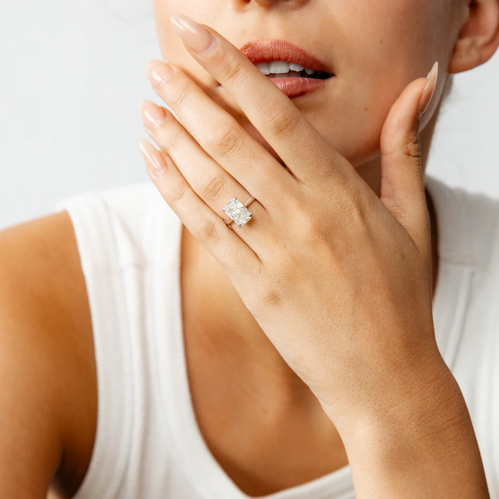 Luminesce Lab Grown 3 Carats Certified Radiant Diamond Solitaire Ring in 18ct White Gold - Image 3