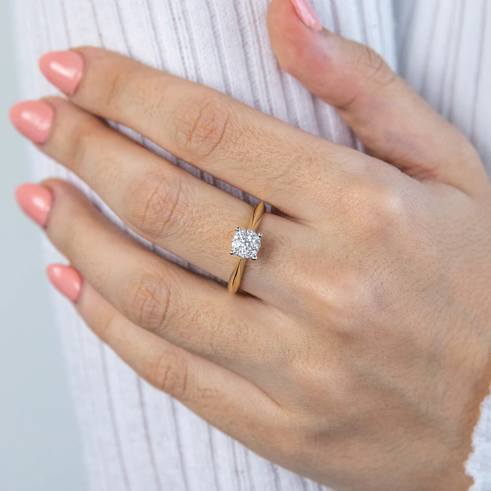 Luminesce Lab Grown 9ct Yellow Gold 0.25 Carat Diamond Ring with 11 Diamonds - Image 6