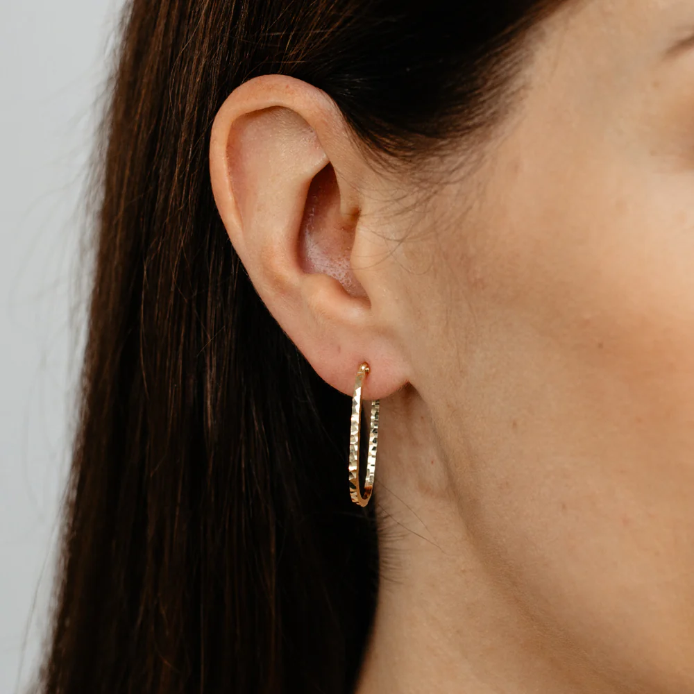 Medium Oval Hoop Earrings in 9ct Yellow Gold - Image 3